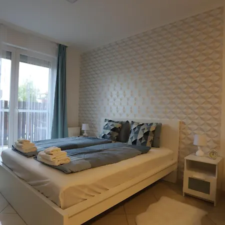 Airport Luxury With Balcony + Free Parking 베체스