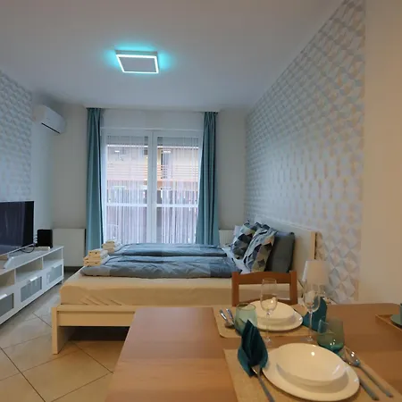 Airport Luxury With Balcony + Free Parking 베체스