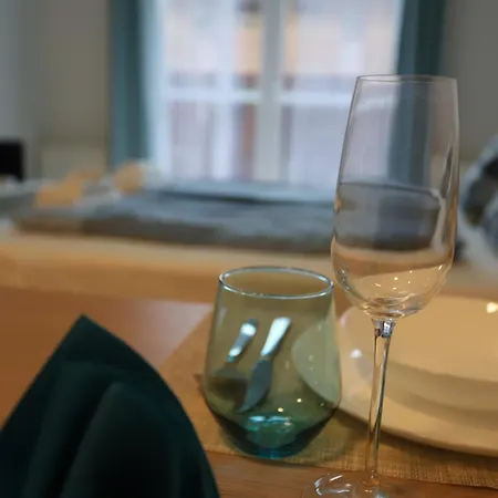 Airport Luxury With Balcony + Free Parking
