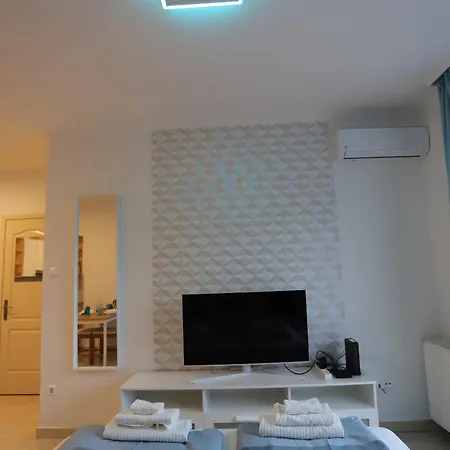 Airport Luxury With Balcony + Free Parking 베체스