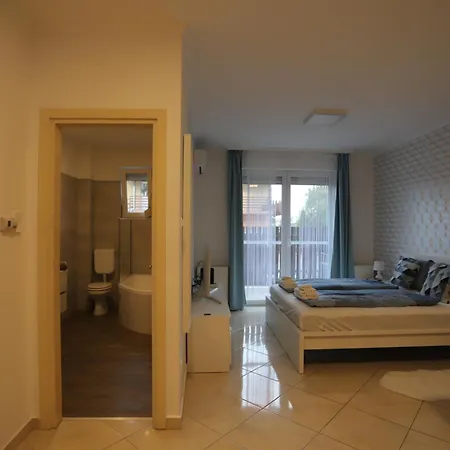 Airport Luxury With Balcony + Free Parking * Вечеш