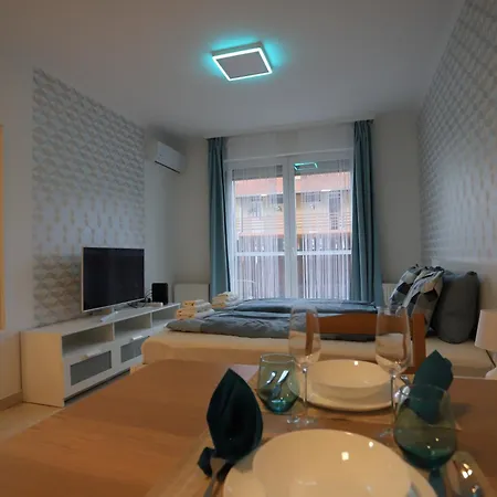 Airport Luxury With Balcony + Free Parking 베체스