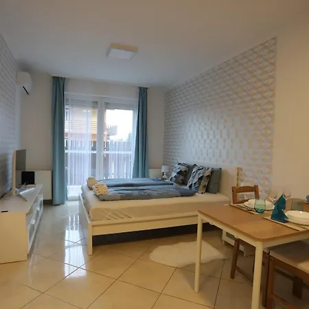 아파트 Airport Luxury With Balcony + Free Parking