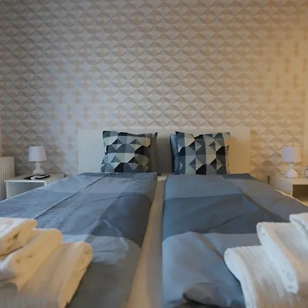Airport Luxury With Balcony + Free Parking * Вечеш