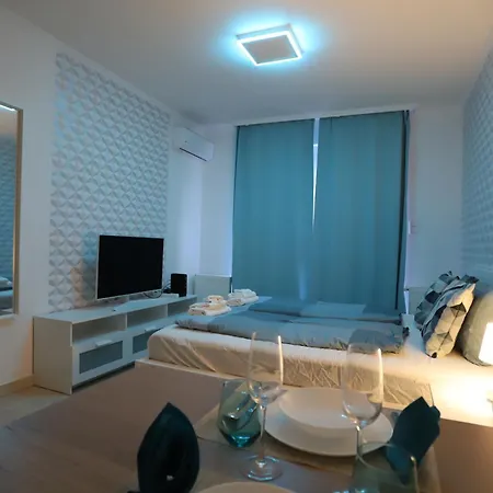 Апартаменты Airport Luxury With Balcony + Free Parking *