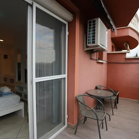 Airport Luxury With Balcony + Free Parking Вечеш