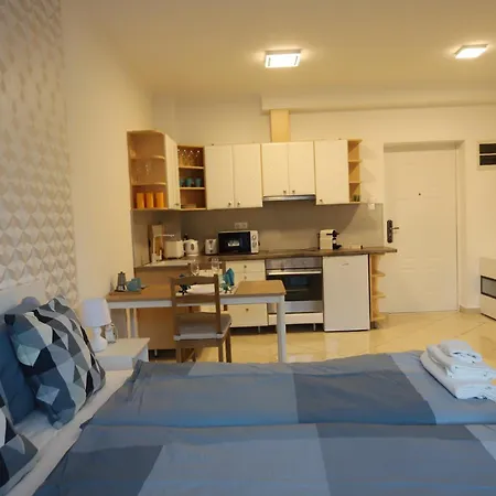 Airport Luxury With Balcony + Free Parking Апартаменты