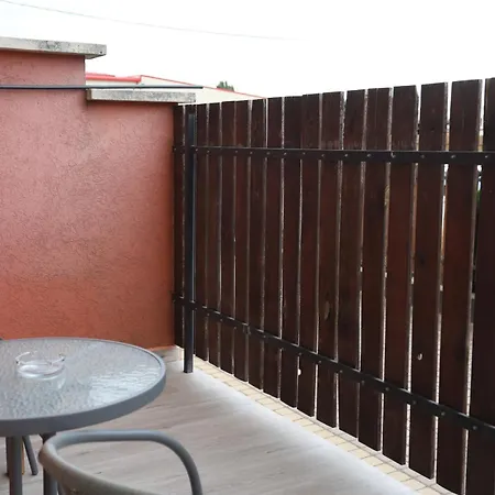 Airport Luxury With Balcony + Free Parking Апартаменты